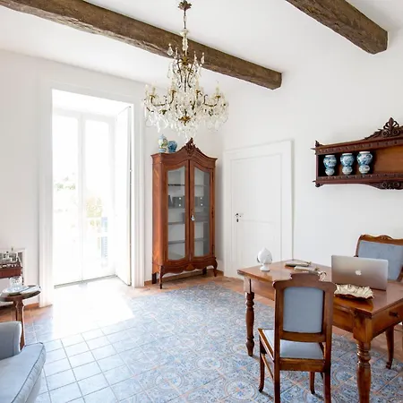 Palazzo Cacace Relais Affittacamere 4*