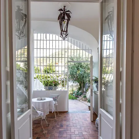 Palazzo Cacace Relais Affittacamere 4*